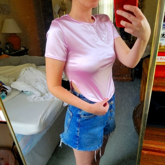 Forever 21 Tops - Forever 21 NWT Pink satin crop top